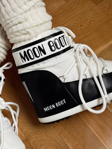MOON BOOT