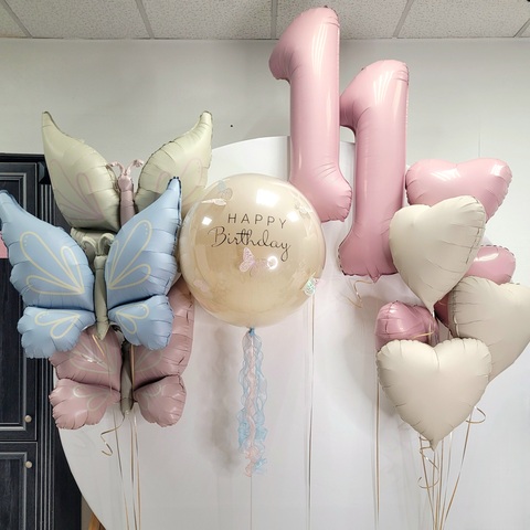 Композиция из шаров с бабочками