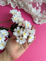 Ромашки полевые искусственные, ветка реалистичная, d цветочка - см, ветка 61 см.