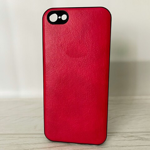 Кожаный чехол с защитой камеры и серебристым лого для iPhone 5, 5s, SE 2016 (Красный)