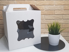 Коробка для торта с ручкой 28*28*30. 2 фигурных окна