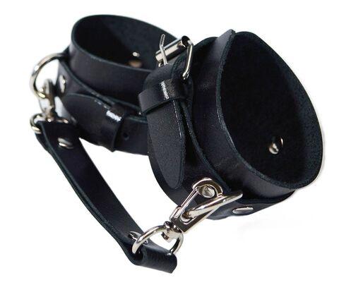 Черные кожаные наручники с соединением на карабинах - Лунный свет VS-N-196
