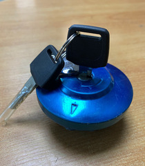 Лючок бака с ключами для Honda Steed 400 / VT 600