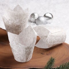 Форма Тюльпан Снежинки на белом 1 шт