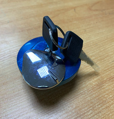 Лючок бака с ключами для Honda Steed 400 / VT 600