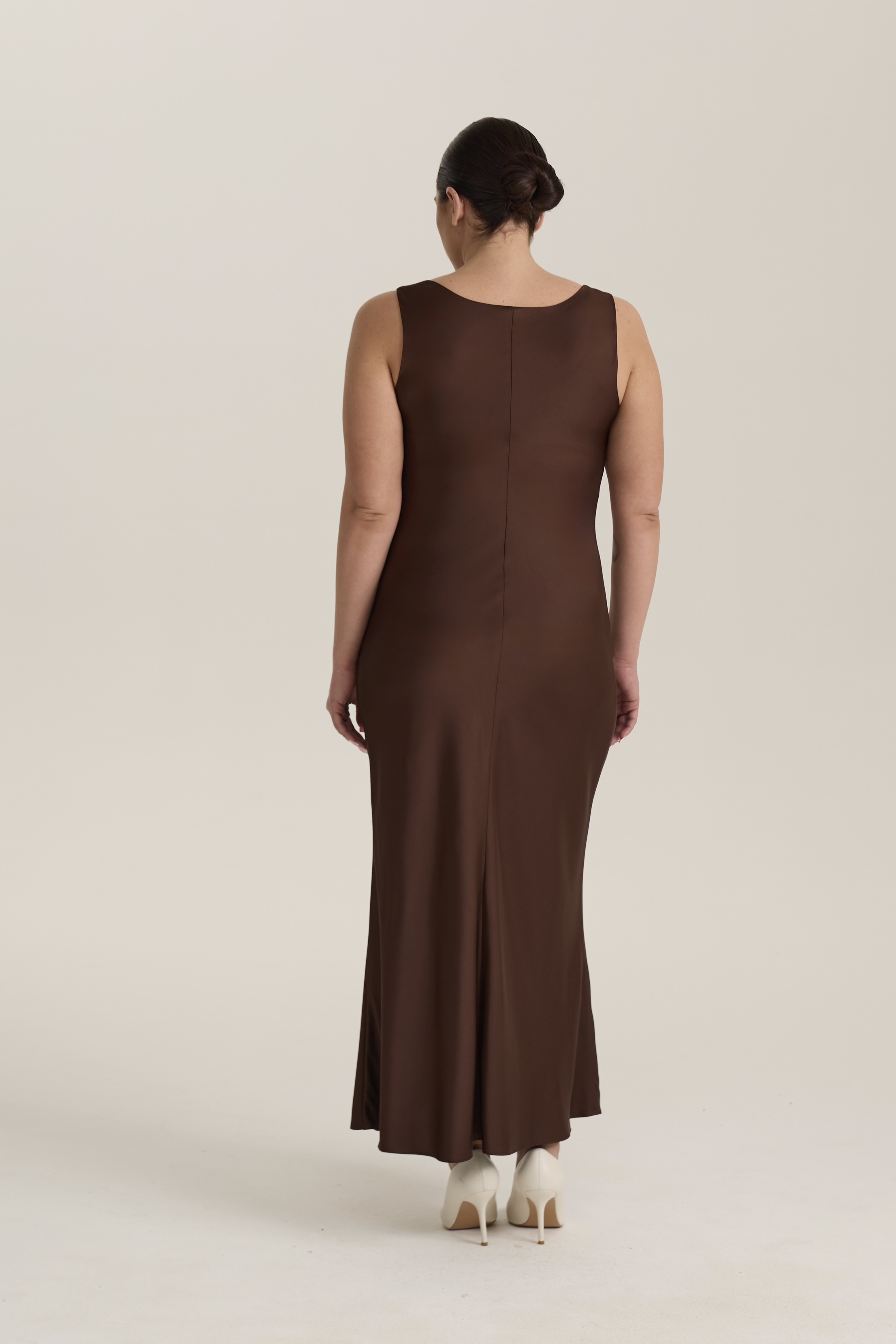 Платье-комбинация на широких бретелях, шоколад
