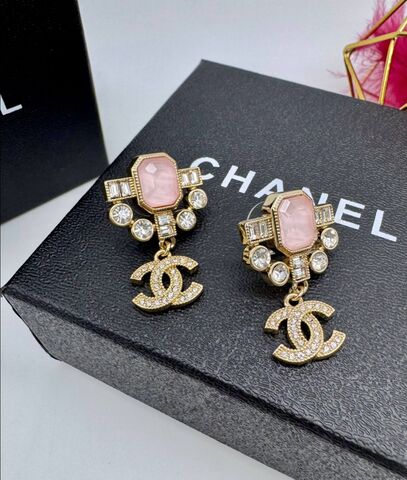 sergi-pusety-banty-s-podveskoj-logo-style-by-chanel