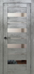 Межкомнатная дверь X-5 / Цвет Бетон светлый / Зеркало / Двери Верда