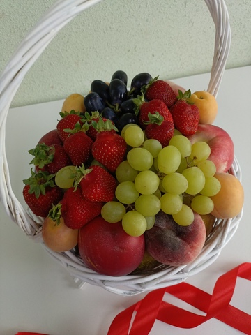 Корзина с фруктами