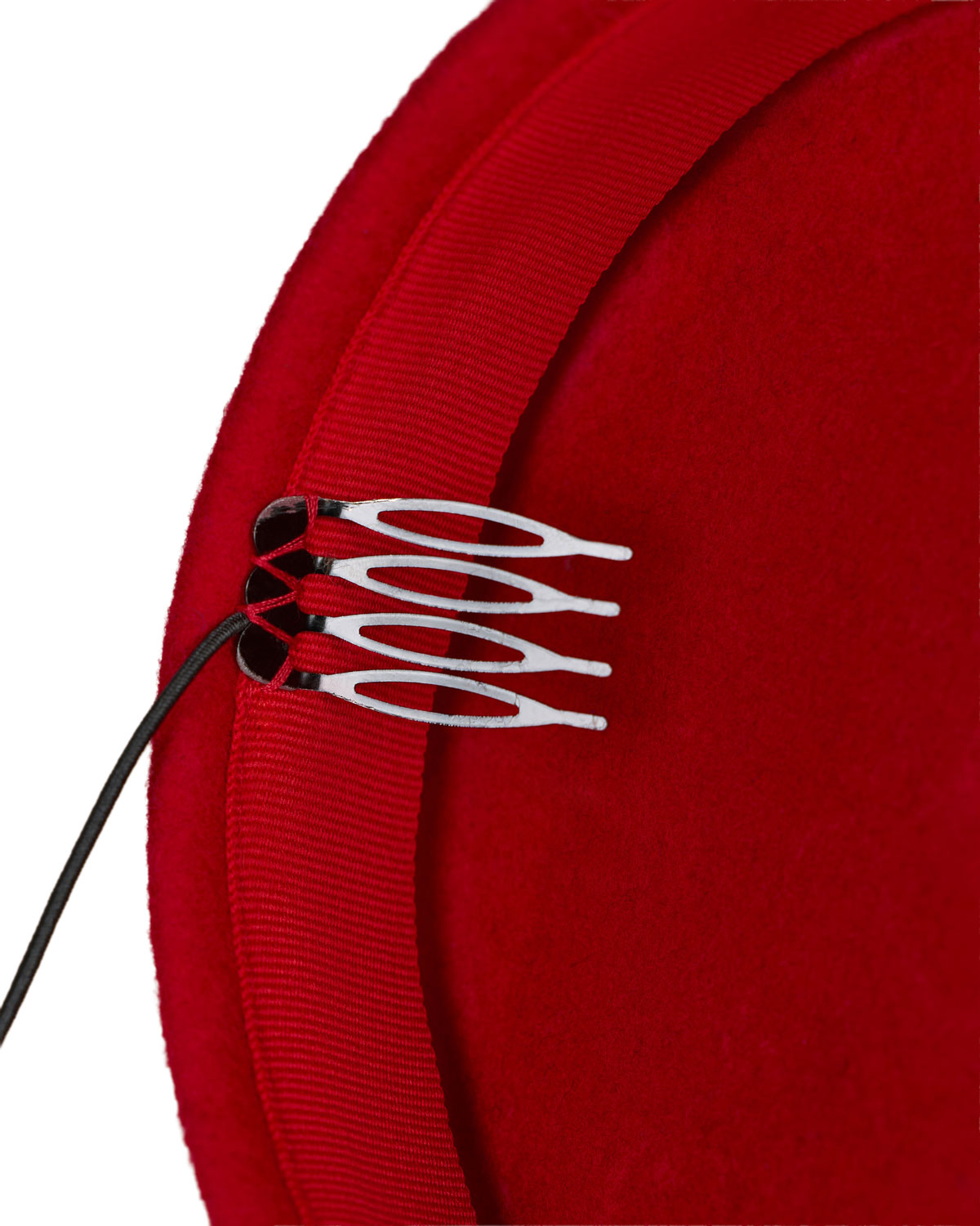 Берет с помпоном