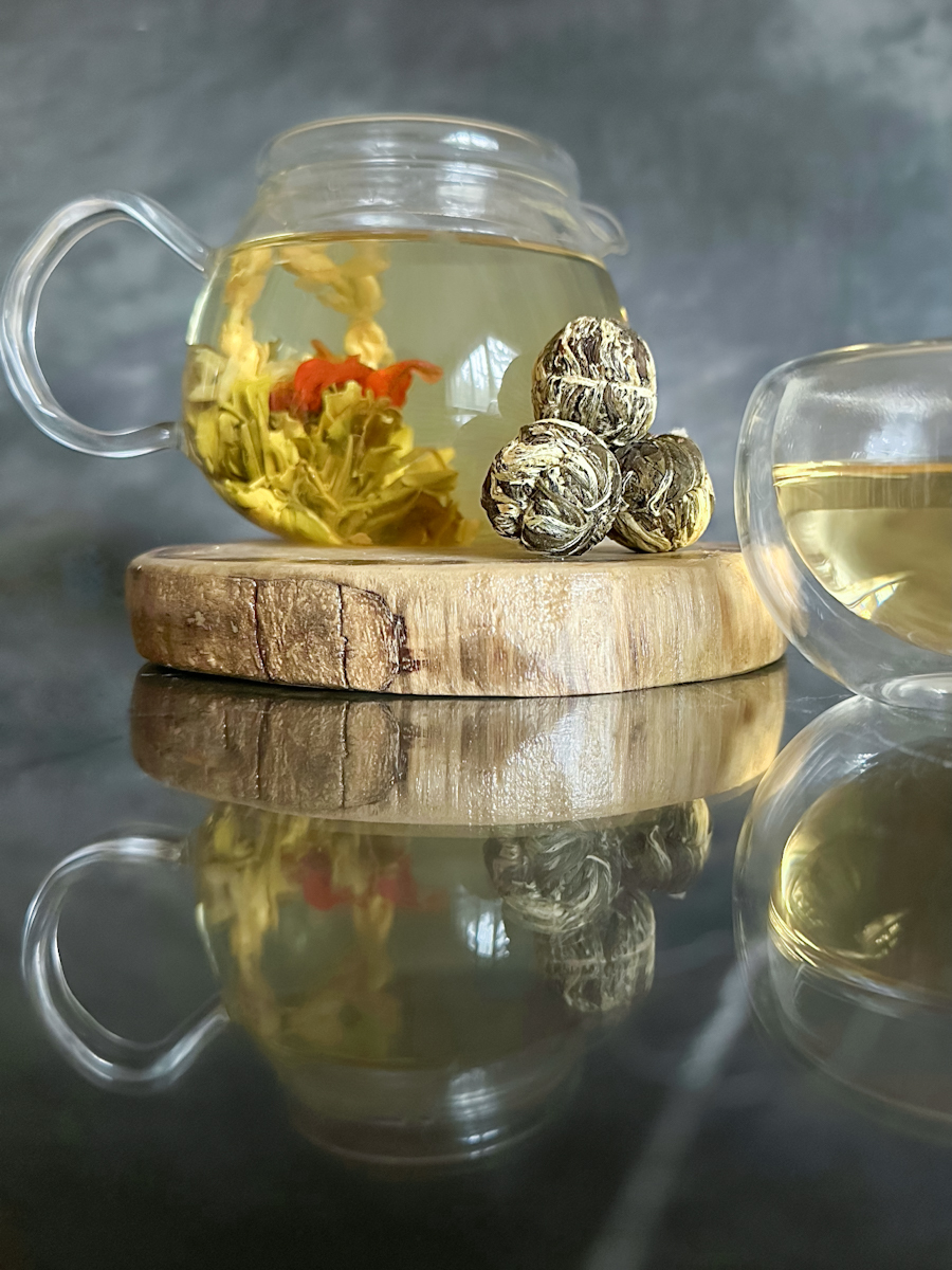 Чай в шаре. Связанный чай. Чай с шариками. Китайский чай в шариках зелёный перевязанный.