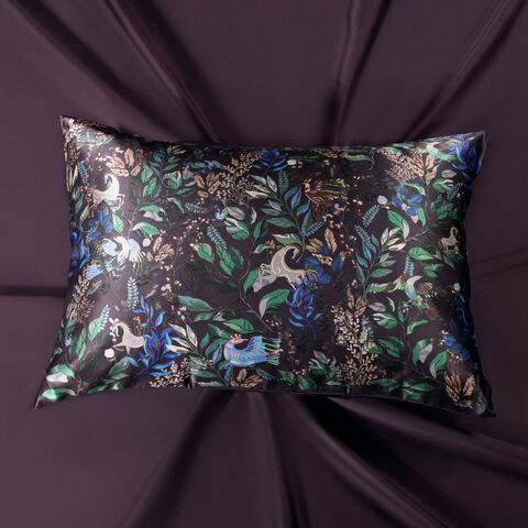 Наволочка 50x70 Mollen Таинственный лес ежевично-черная хлопковая