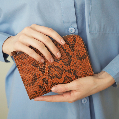 Кошелек из кожи питона, карамельного цвета