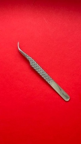 Пинцет Mari Lashes Shop Изогнутый Зеркальный в тубе