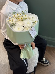 Букет из хризантемы и ромашки