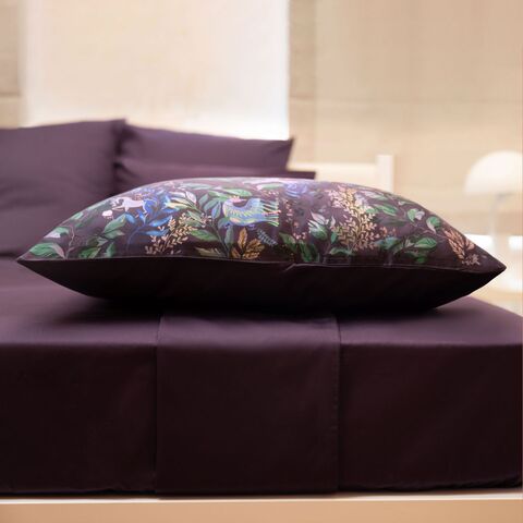 Наволочка 50x70 Mollen Таинственный лес ежевично-черная хлопковая