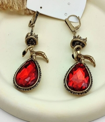 sergi-s-podveskami-s-podveskoj-kaplya-alexander-mcqueen