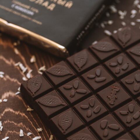 Шоколад горький, 72% какао, на финиковом пекмезе, с кокосом