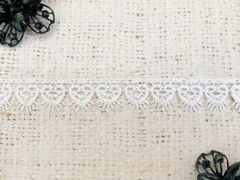 Кружево плетеное, ш. 2 см.