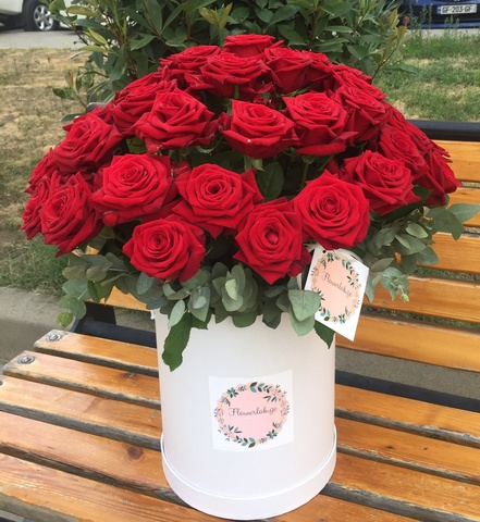 Deliver Red Roses to Tbilisi