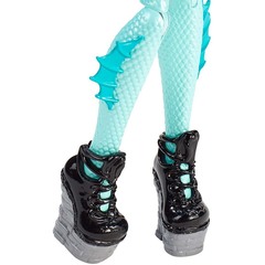 Лорна Макнесси. Школьный обмен