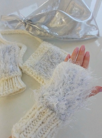 Сумочка для телефона и митенки