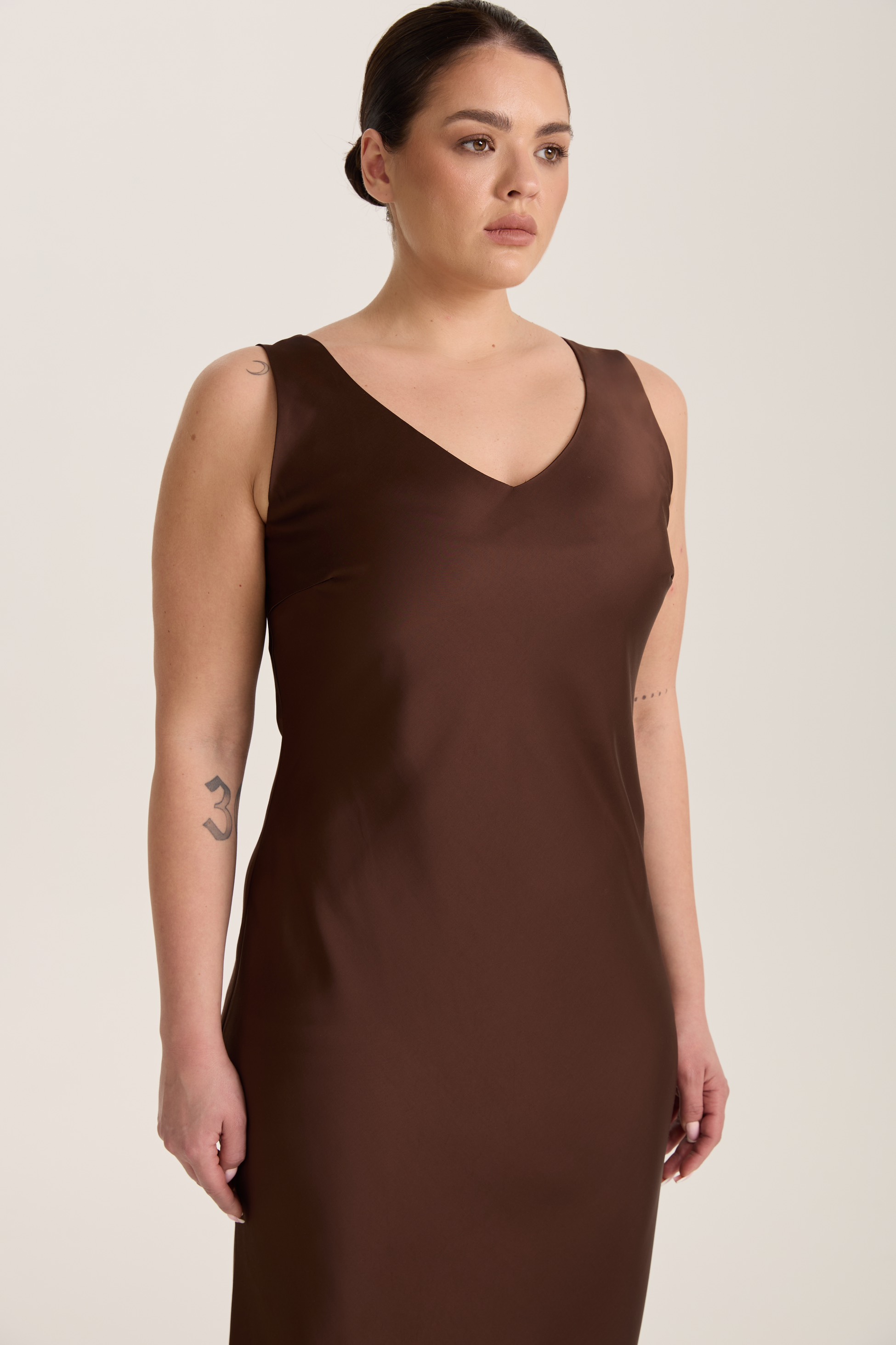 Платье-комбинация на широких бретелях, шоколад