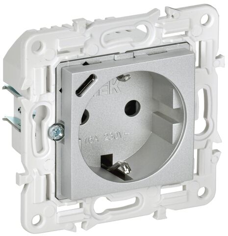 SKANDY Роз. с з/к/ш 16А с USB C 18Вт SK-R17S сереб. IEK