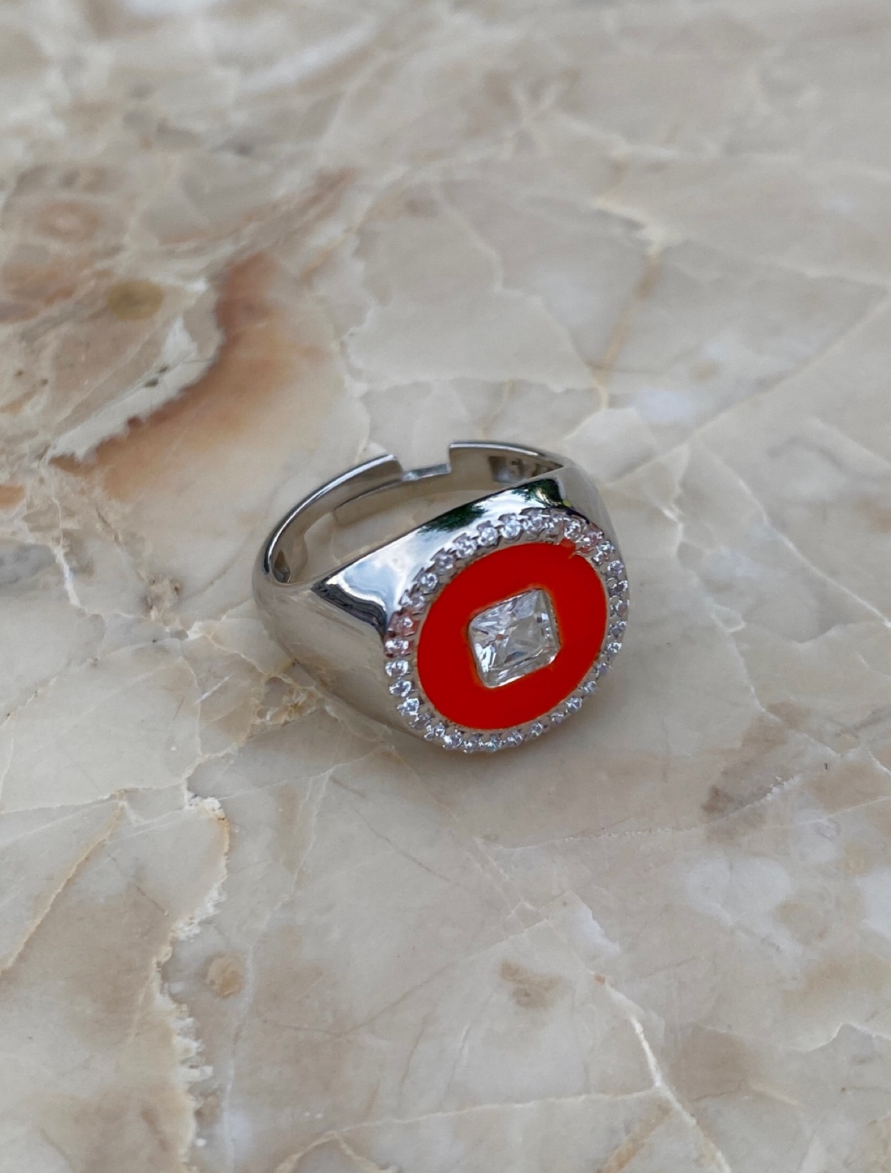 Кольцо Сайн, красная эмаль