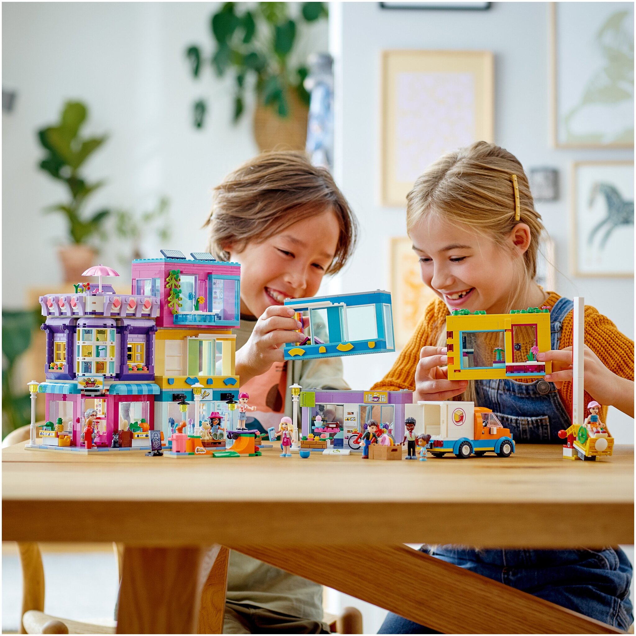 Конструктор LEGO Friends 41704 Большой дом на главной улице 41704 купить в  интернет-магазине Layon.ru