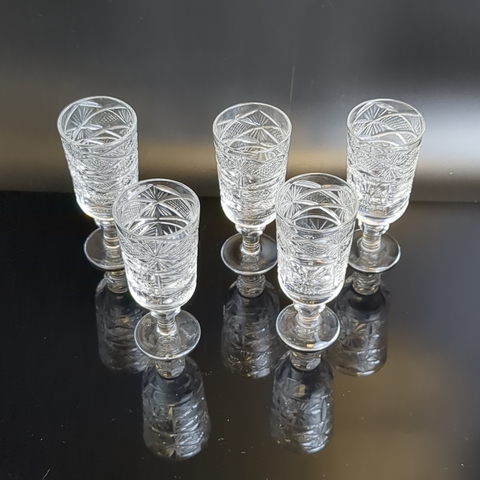 Рюмки хрустальные набор из 5 штук , 9.5 см, изящные, алмазная грань, винтаж СССР 1960-1990 гг