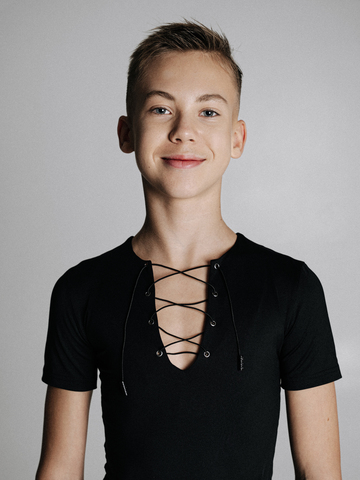 Футболка, модель со шнуровкой