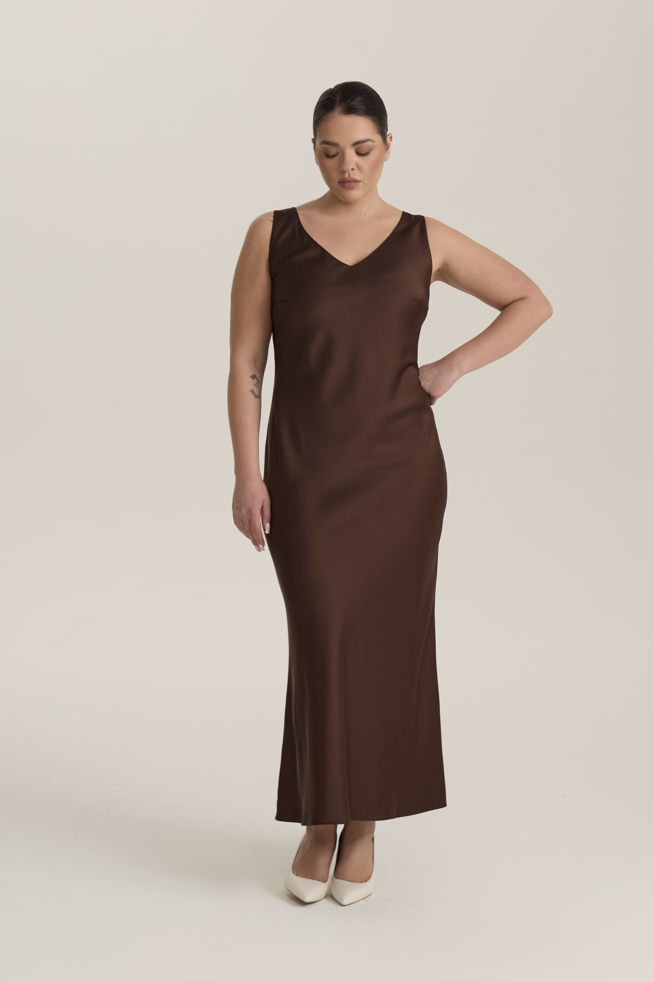 Платье-комбинация на широких бретелях, шоколад