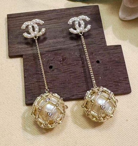 Серьги длинные с подвескам шариками CHANEL