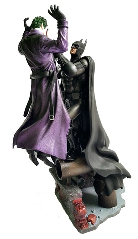 Бэтмен Летопись Аркхэма статуэтка Бэтмен против Джокера