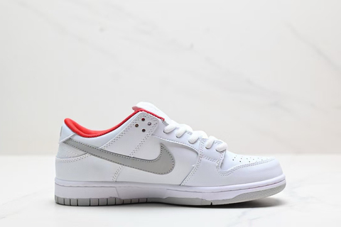 Supreme x Nike SB Dunk Low 'White/Metallic Silver' 