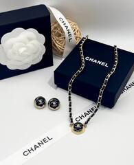 Серьги-пусеты CHANEL круглые с черными вставками из кожи