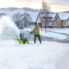 Снегоуборщик Greenworks GD82ST56 82V (61см) самоходный аккумуляторный, без АКБ и ЗУ