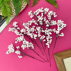 Ягоды Белые, искусственные на ветке 19 см., 5-8 мм., набор 10 шт.