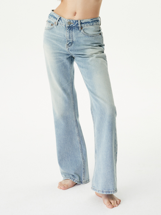 Джинсы женские голубого цвета