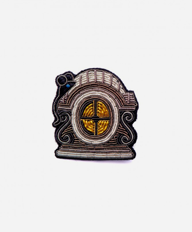 Брошь Bull's-eye window
