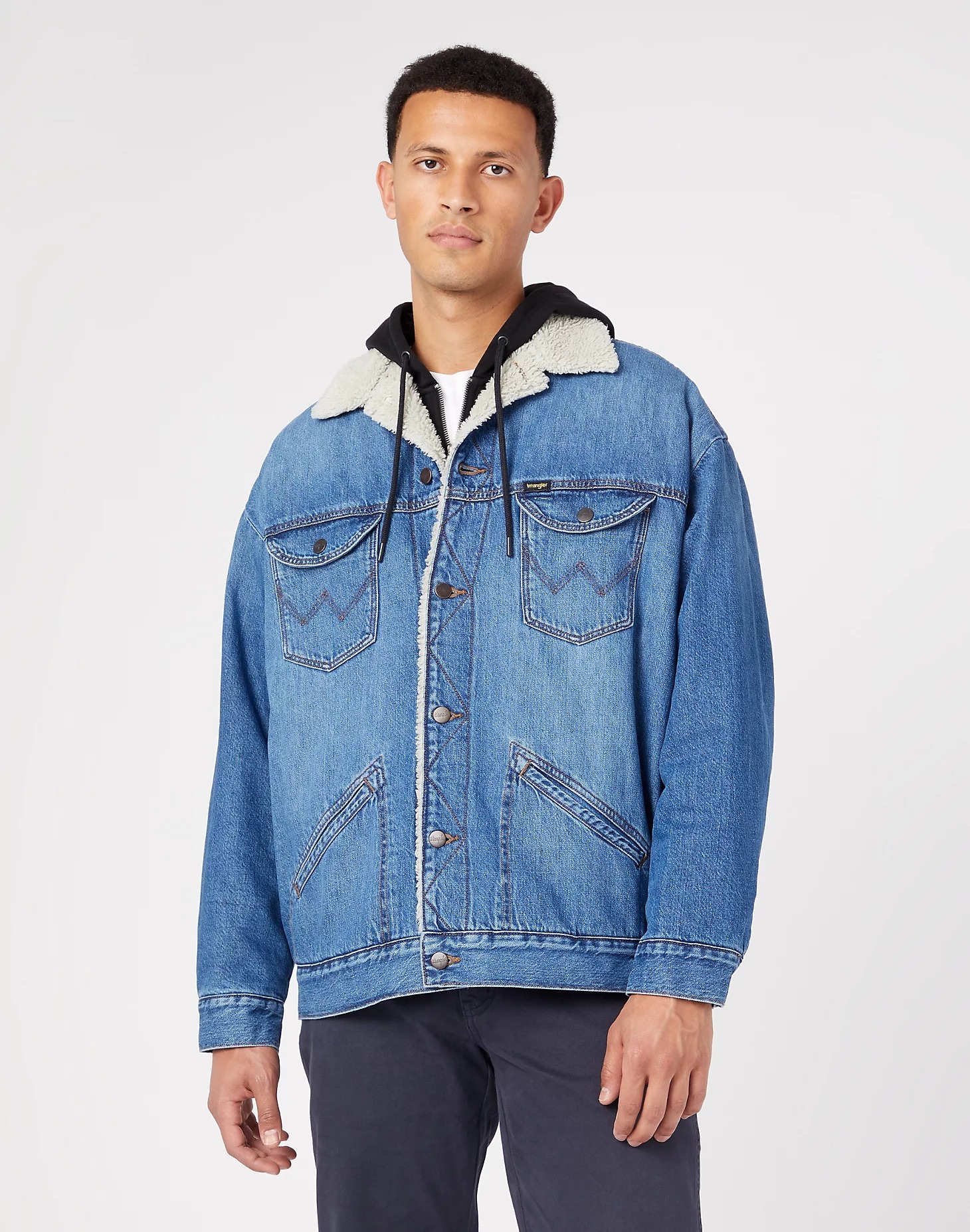 Wrangler sherpa. Джинсовые куртки шерпа Вранглер. Куртка Wrangler. Куртка Wrangler мужская. Шерпа New Yorker.