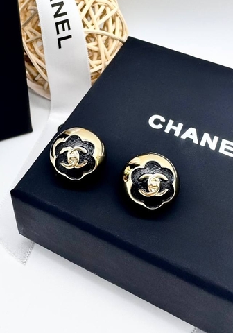Серьги-пусеты CHANEL круглые с черными вставками из кожи