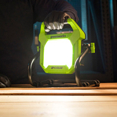 LED-прожектор Greenworks G24WL 24V (2000Лм) с гибридным питанием, без АКБ и ЗУ