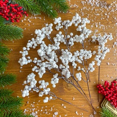 Ягоды Белые, искусственные на ветке 19 см., 5-8 мм., набор 10 шт.