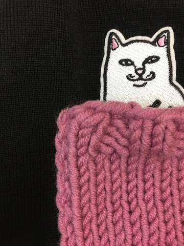 Шапочка с котиком в розовом кармашке