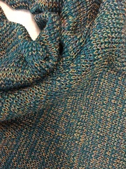 Треугольный шарф-косынка (меланж оранжево-зелёный)