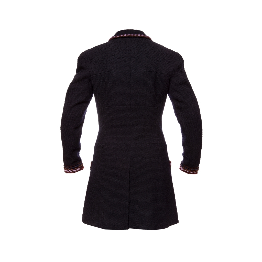 Роскошное пальто из твида темно-синего цвета с отделкой из бархата от Chanel, 40 размер.