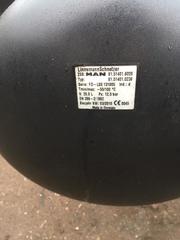 Воздушный ресивер/балон МАН/MAN 20L (81514016029)  OEM MAN - 81514016029; 81514010238  Ресивер МАН ТГЛ 20 литров, бу с хомутами, в наличии!     Разборка МАН/MAN     Разбираем грузовики МАН, разбираемые нами авто все из Европы, б/у  запчасти в отличном состоянии. Наш товар уже был в употреблении, но это не означает, что  он низкого качества. Каждый из наших сотрудников имеет многолетний опыт работы с  подобными автомобилями. Подбор запчастей по VIN-номеру автомобиля, отправка по всей  России, гарантия на запчасти!   Помимо б/у запчастей МАН, вы так же можете приобрести у нас высококачественный аналог  Европейских, Турецких и Китайских производителей.  Новые запчасти на МАН