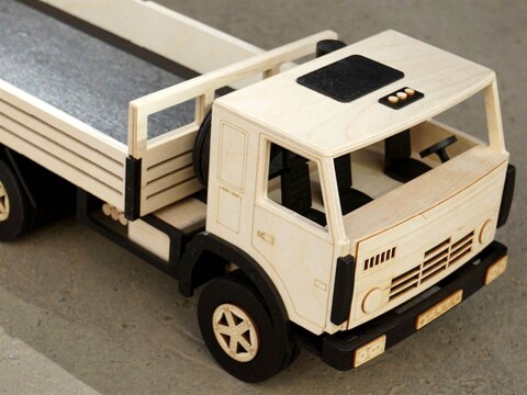 Бортовой грузовик КАМАЗ от TARG - деревянный конструктор, сборная модель, 3d пазл